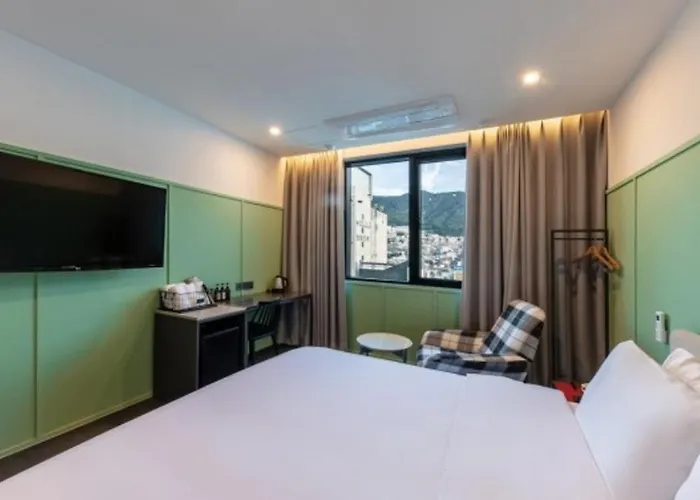 Brown Dot Deokcheon Hotel