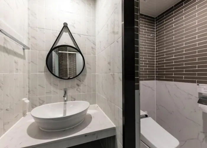 Brown Dot Deokcheon Hotel