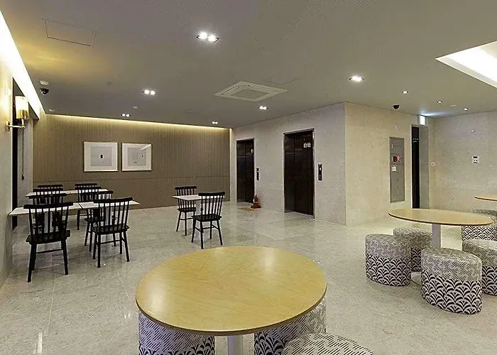 Brown Dot Deokcheon Hotel