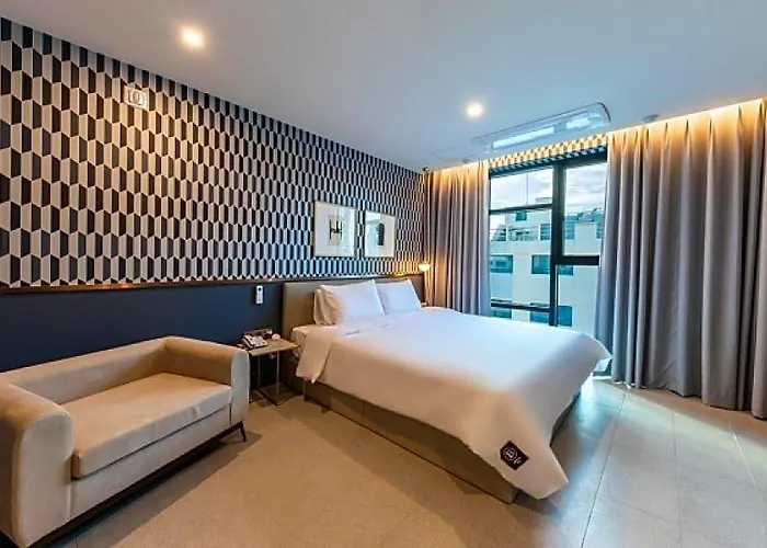 Brown Dot Deokcheon 3* Busan