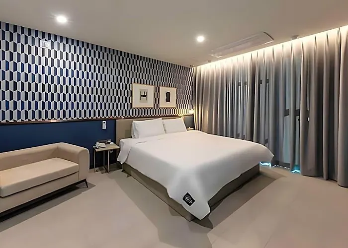 Brown Dot Deokcheon 3* Busan
