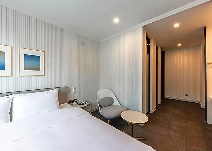 Hotel Brown Dot Deokcheon
